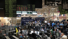 SKN | VIX Climbs as Market Uncertainty Builds During Active Trading Session